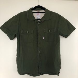 Topi Designs go-to “Dirt Shirt”